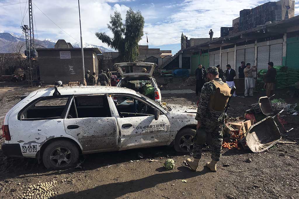 Bom meledak saat pasar sayuran tersebut dipenuhi oleh pembeli.