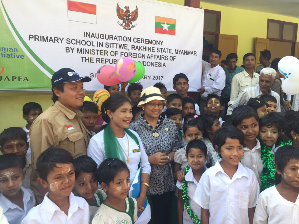 Dua gedung SD dibangun dengan dana yang berasal dari donasi masyarakat Indonesia.