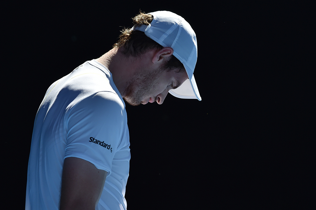 Meski sempat mencuri set kedua dengan kemenangan 7-5, performa Murray tak kunjung membaik di set ketiga dan keempat. Dia menyerah 2-6 dan 4-6.