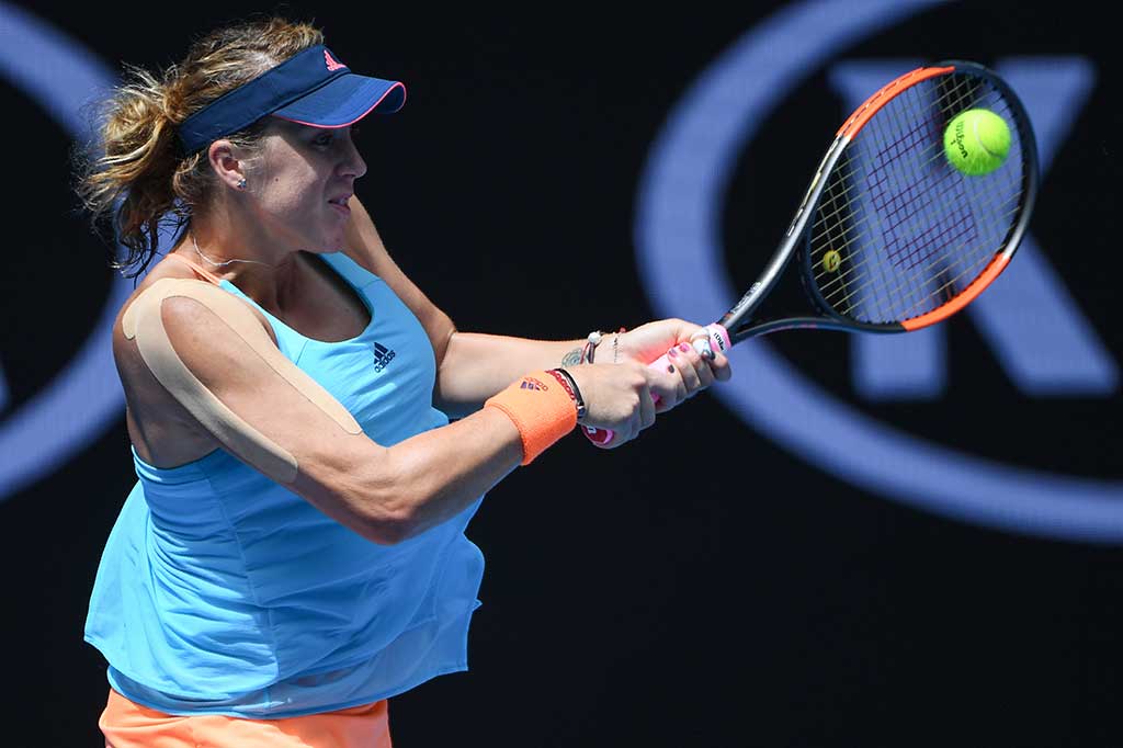 Unggulan 24 Pavlyuchenkova berusaha mengembalikan bola ke arah Venus.