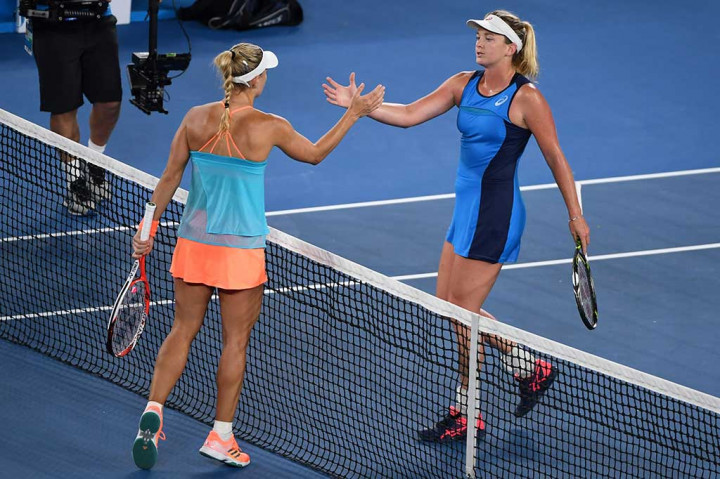 Muguruza, unggulan tujuh memberi ucapan selamat kepada Vandeweghe.