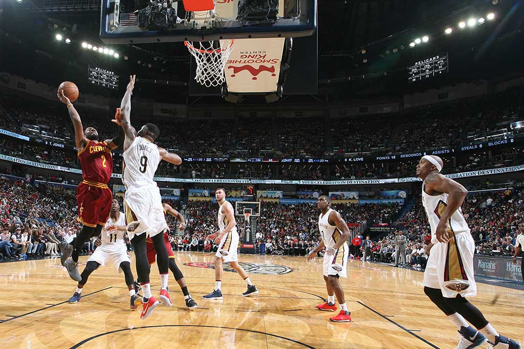 Point guard Cleveland Cavaliers Kyrie Irving mencetak 49 poin, namun tidak dapat membawa timnya meraih kemenangan.