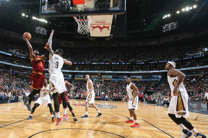 Point guard Cleveland Cavaliers Kyrie Irving mencetak 49 poin, namun tidak dapat membawa timnya meraih kemenangan.