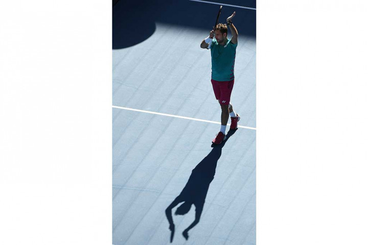 Unggulan 4 asal Swiss Stan Wawrinka menang tiga set langsung atas Jo-Wilfred Tsonga (Prancis) 7-6(2), 6-4, dan 6-3 di perempat final Australia Terbuka.