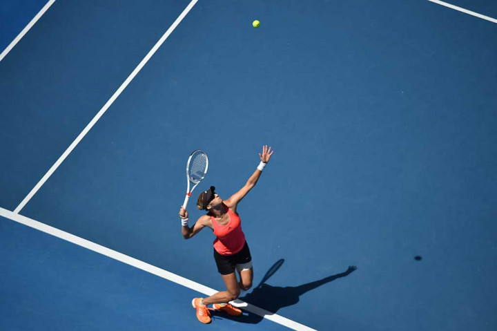 Mirjana Lucic-Baroni tampil percaya diri dan menang 6-4 pada set pertama.