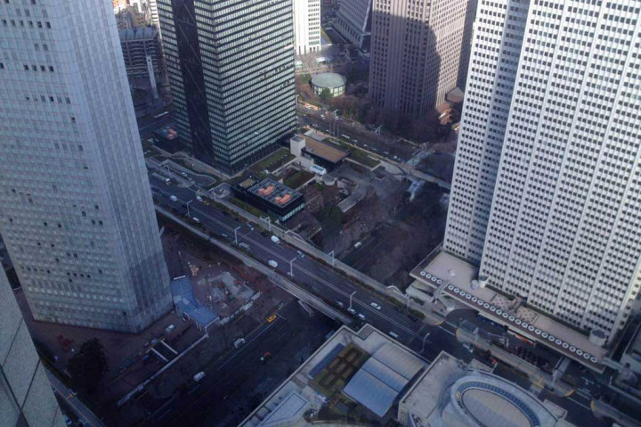 Suasana lalu lintas Kota Tokyo dilihat dari Tokyo Metropolitan Government Building yang memiliki 48 lantai dengan ketinggian 202 meter atau 663 kaki.