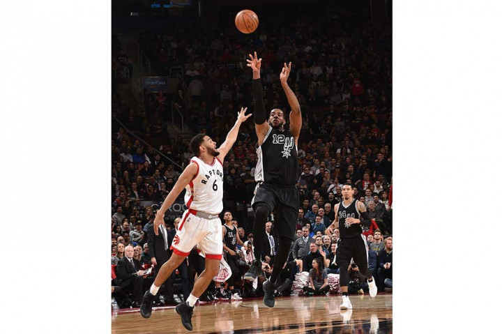 Power forward LaMarcus Aldridge mencetak 21 poin. 
