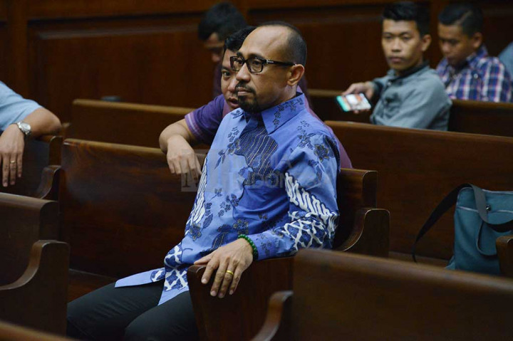 Mantan Ketua Kelompok Fraksi Partai Amanat Nasional (Kapoksi PAN) di Komisi V DPR Andi Taufan Tiro bersiap menjalani sidang perdana di Pengadilan Tipikor, Jakarta, Rabu.