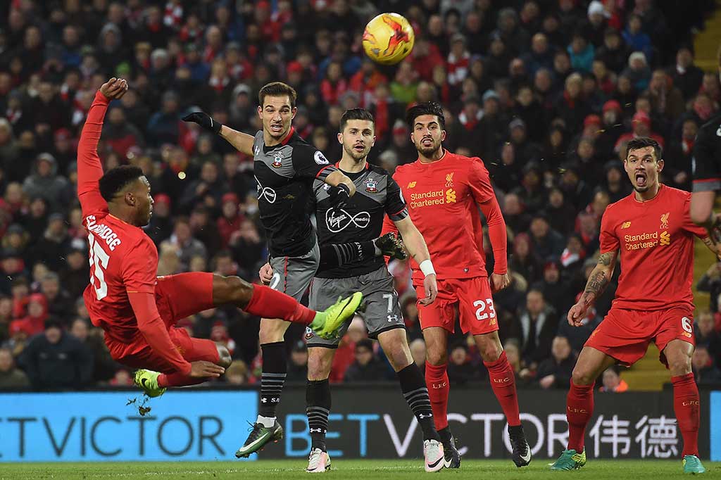 Sementara tembakan Daniel Sturridge juga belum mampu menjebol gawang Southampton. Skor 0-0 bertahan hingga jeda.