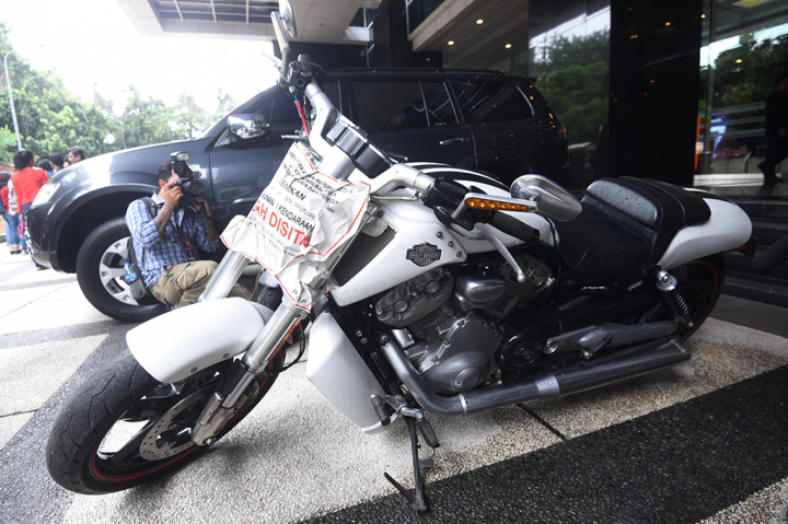 Salah satu kendaraan yang disita Ditjen Pajak.