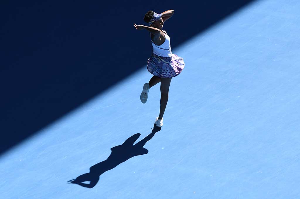 Venus kemudian memutar badan bak balerina untuk meluapkan kegembiraannya bisa kembali mencapai final Australia Terbuka setelah yang terakhir pada 2003 lalu.