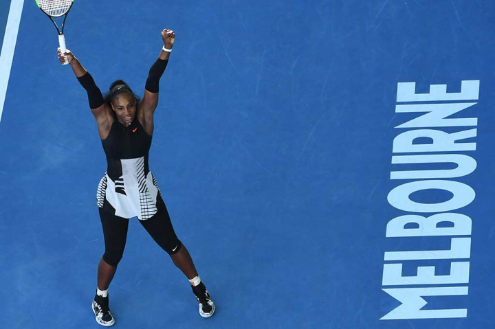 Enam kali juara Australia Terbuka Serena Williams meluapkan kegembiraannya usai menundukkan petenis Kroasia Mirjana Lucic-Baroni dua set langsung 6-2 dan 6-1 dalam waktu 50 menit.