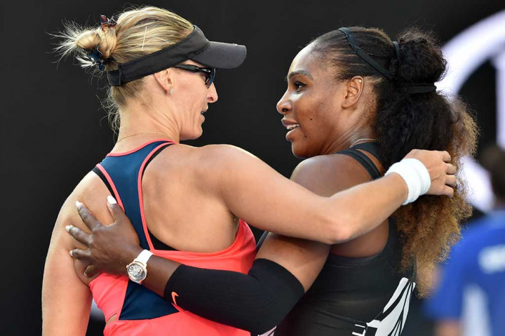 Serena mendapat ucapan selamat dari Lucic-Baroni.
