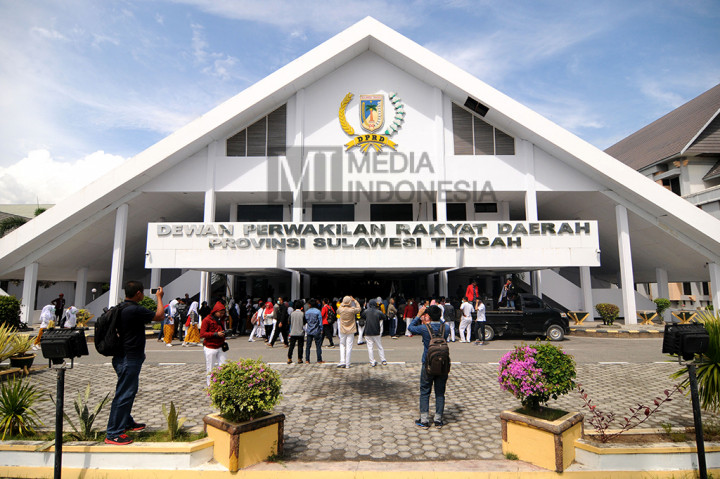 Ratusan Perawat di Palu Desak Gubernur Zumi Zola Minta Maaf