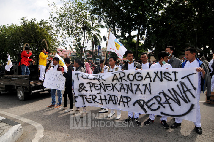 Ratusan Perawat di Palu Desak Gubernur Zumi Zola Minta Maaf