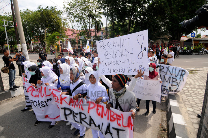 Ratusan Perawat di Palu Desak Gubernur Zumi Zola Minta Maaf