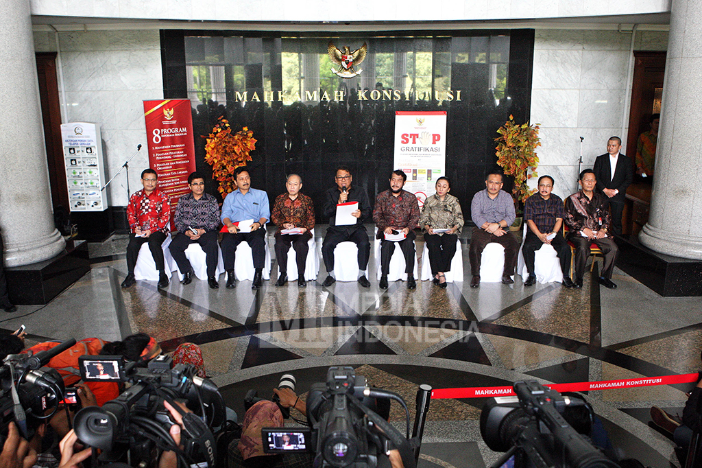 Hakim MK Kena OTT, Ketua MK Minta Maaf