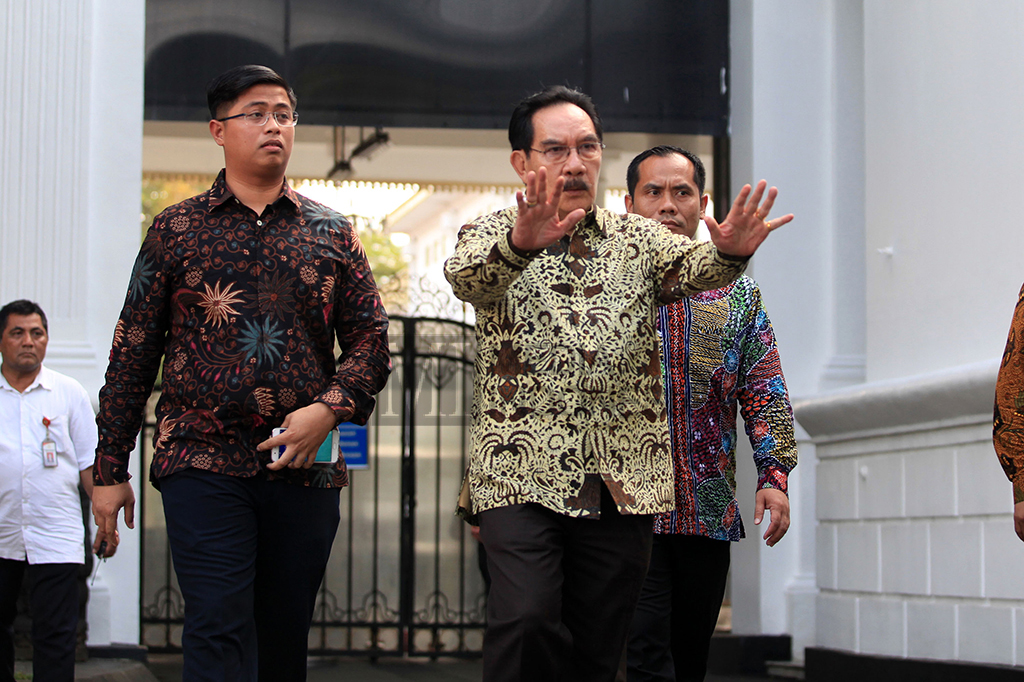 Antasari Azhar enggan memberikan keterangan kepada wartawan mengenai hasil pertemuannya dengan presiden.