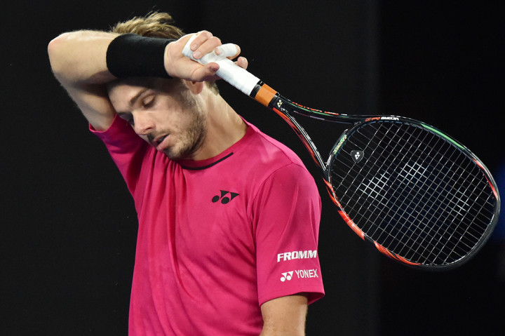 Mantan petenis nomor satu dunia itu sukses membuat Wawrinka frustrasi hingga sempat membanting raketnya hingga patah.
