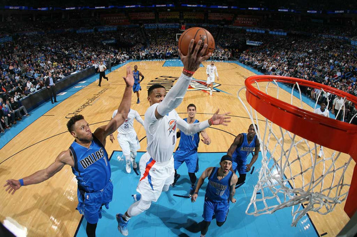 Point guard andalan Oklahoma City Thunder Russell Westbrook mengemas 45 poin, 8 rebound, dan 3 assist pada laga tersebut.