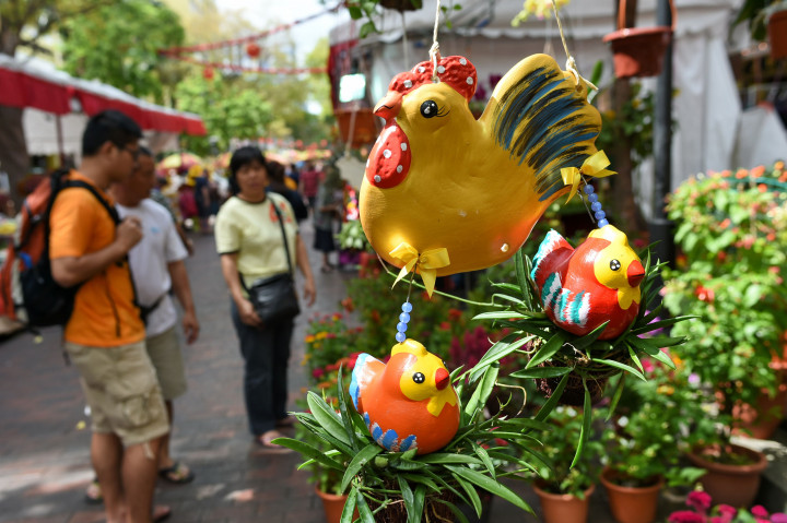 Tahun baru Imlek kali ini menandai dimulainya tahun ayam api dalam penanggalan tradisional Cina.
