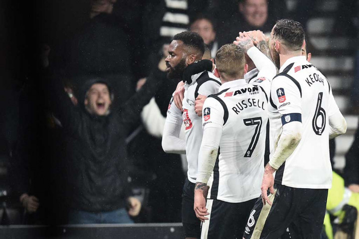 Bent menebus kesalahannya dengan sundulan kepala untuk menyamakan kedudukan pada menit ke-21.