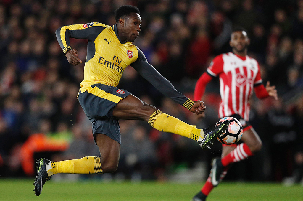 Arsenal membuka skor lewat Danny Welbeck pada menit ke-15.