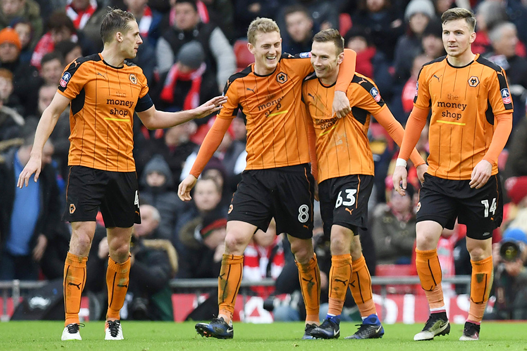 The Red makin menderita akibat gol Andreas Weimann di menit ke-41. Skor 0-2 bertahan hingga jeda.