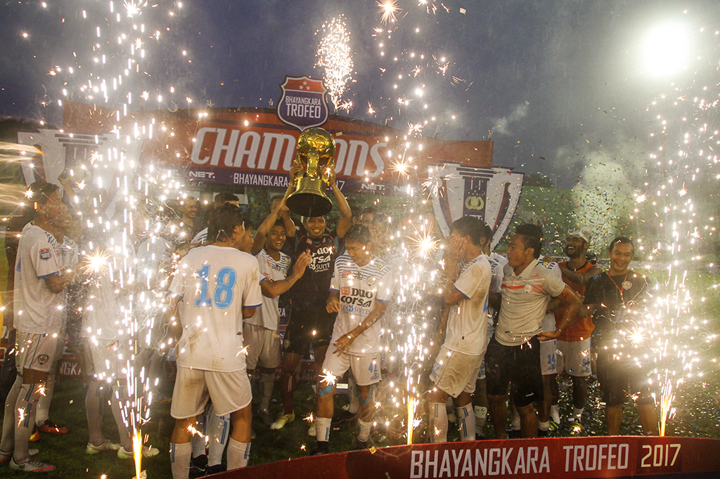 Arema FC berhasil menjuarai turnamen Trofeo Cup 2017 setelah mengalahkan Persija Jakarta 1-0 dan bermain imbang melawan Bhayangkara FC 0-0.
