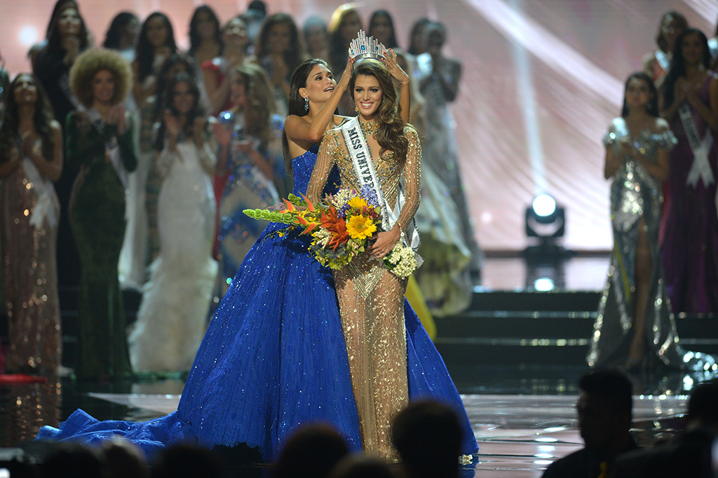 Mahkota Miss Universe 2016 diberikan kepada Iris Mittenaere, kandidat dari Prancis.