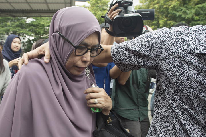 Istri Patrialis Akbar Jenguk Suami di Rutan KPK