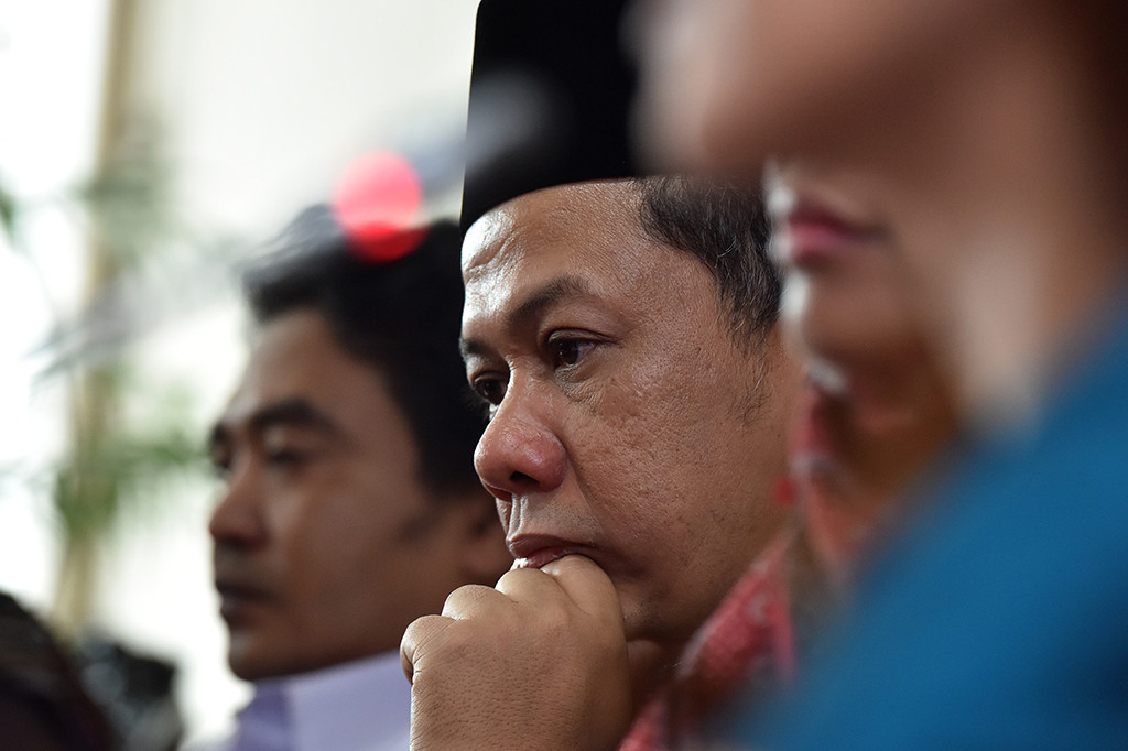 Wakil Ketua DPR Fahri Hamzah bersama perwakilan organisasi buruh migran memberikan keterangan kepada wartawan usai melakukan pertemuan tertutup.