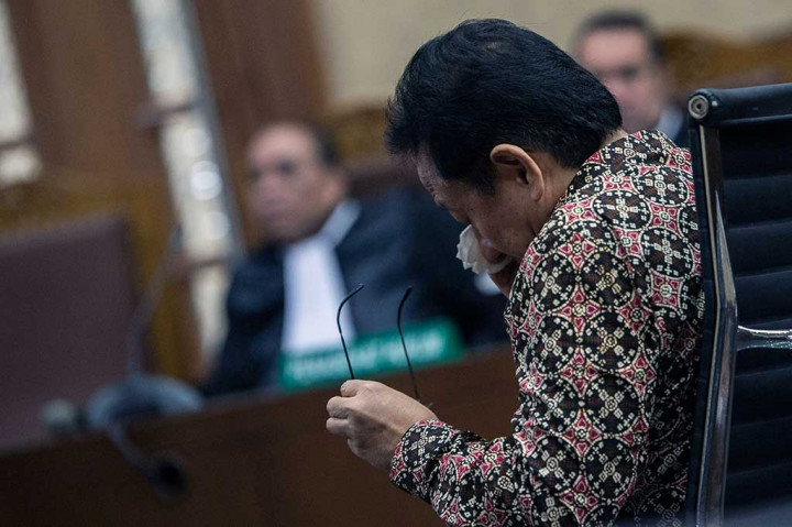 Mantan Ketua DPD Irman Gusman mendengarkan pembacaan tuntutan terhadap dirinya di Pengadilan Tipikor, Jakarta, Rabu (1/2/2017).