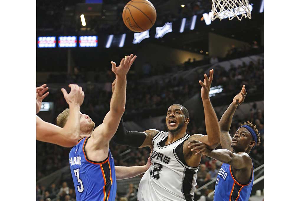 Sementara itu LaMarcus Aldridge mengemas 25 poin dan 6 rebound.