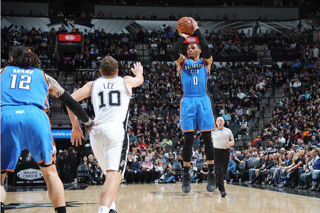 Andalan Thunder Russell Westbrook mencetak 27 poin, 6 rebound, dan 14 assist.