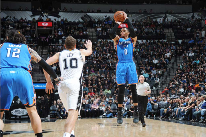 Andalan Thunder Russell Westbrook mencetak 27 poin, 6 rebound, dan 14 assist.