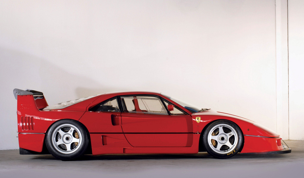 Ferrari F40 versi balap. Satu tahun setelah produksi pertama F40 meluncur, Enzo Anselmo Ferrari meninggal dunia dalam usai 90 tahun. driveandride.com