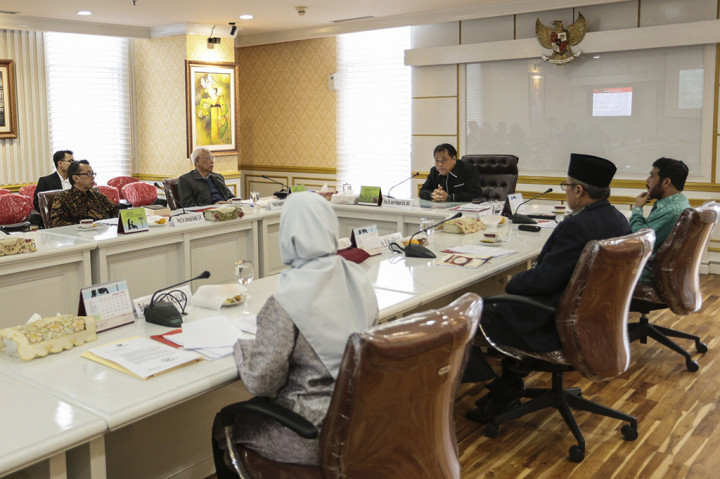 Majelis Kehormatan Mahkamah Konstitusi (MKMK)  menggelar rapat perdana terkait Patrialis Akbar.