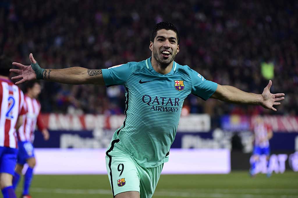 Suarez melakukan selebrasi usai menjebol gawang Atletico Madrid.