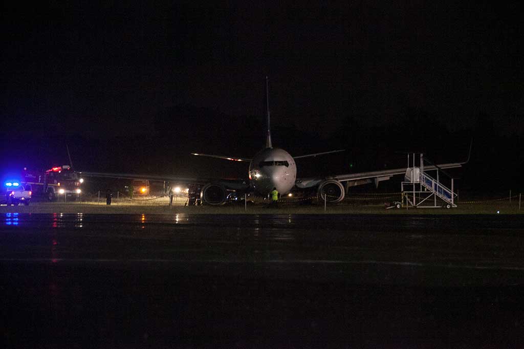 Pesawat Garuda dengan tujuan Jakarta/Cengkareng - Yogyakarta tersebut membawa 123 penumpang, empat di antaranya balita. Semua dievakuasi dengan selamat.