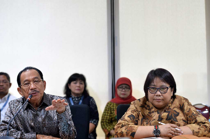 Komisaris Utama Pertamina Tanri Abeng memberikan keterangan pers terkait pencopotan Dirut Pertamina Dwi Soetjipto, di Kementerian BUMN, Jakarta, Jumat (3/2/2017). 