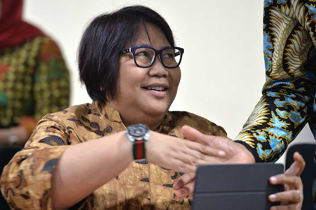 Yenni Andayani (51), menjabat Direktur EBT Pertamina sejak 2014. Yenni merupakan Sarjana Hukum dari Universitas Parahyangan 1988. 