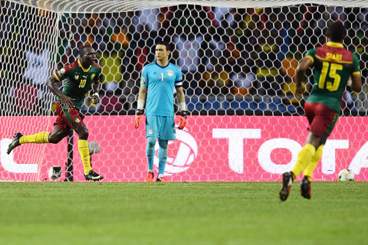 Pemain pengganti Vincent Aboubakar membawa Kamerun berbalik unggul dua menit menjelang bubaran. Skor 2-1 bertahan hingga laga usai.