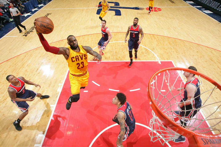 Sementara LeBron James mengemas 32 poin, 7 rebound, dan 17 assist.