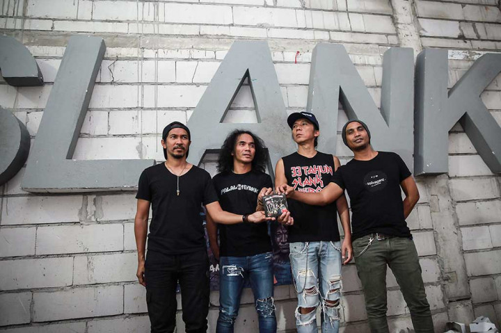 Personel Slank berpose dengan album baru mereka 'Palalopeyank'.