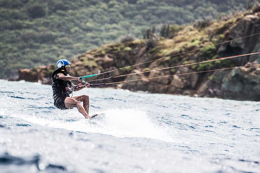 Obama gembira dan menikmati olahraga kitesurfing. Sebelumnya, saat menjabat sebagai Presiden, Obama dilarang oleh petugas keamanannya untuk olahraga air.