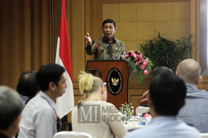 Menko Polhukam Wiranto menyampaikan pidato saat Coffee Morning di Kantor Kemenko Polhukam, Jakarta.