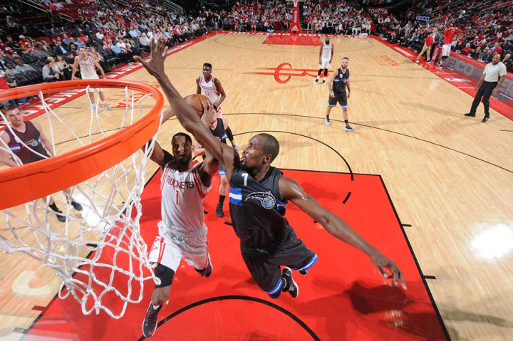 Trevor Ariza mendulang 20 angka, 14 angka diantaranya dicetak pada kuarter pertama.
