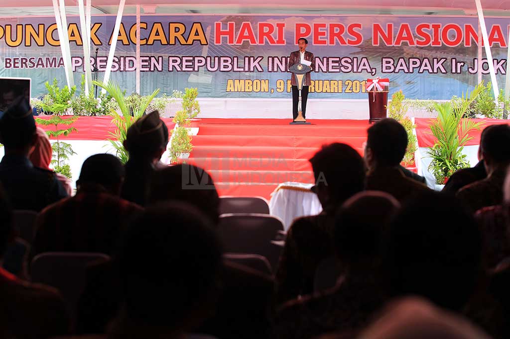 Presiden Jokowi memberikan sambutan pada Puncak Acara Hari Pers Nasional 2017 di Kota Ambon, Maluku.