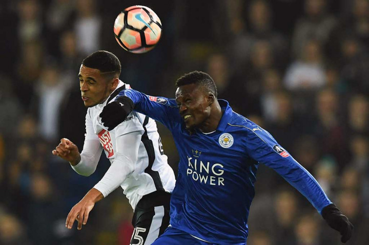 Di babak pertama pemain kedua kesebelasaan saling berbalas serangan. Namun tidak ada gol tercipta hingga jeda. 